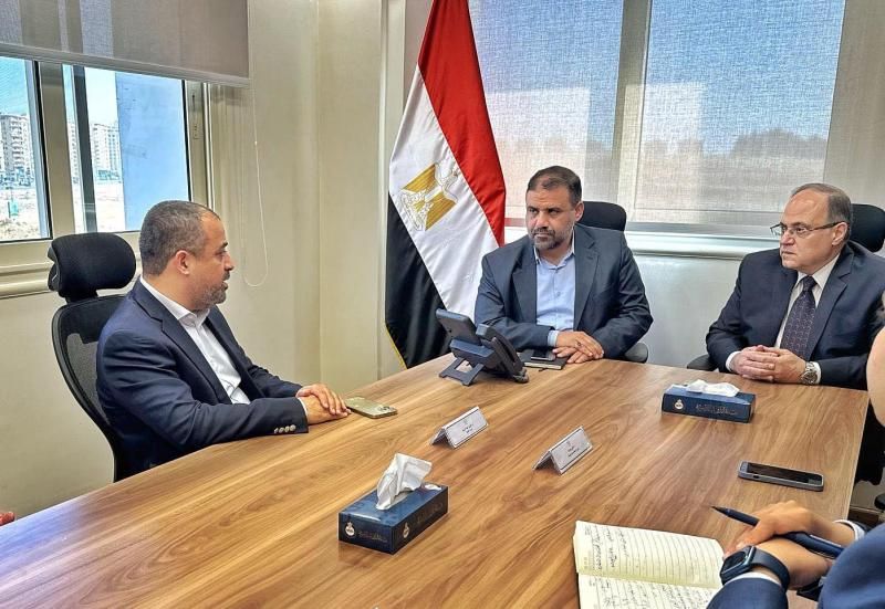 رئيس هيئــة الــدواء المصــرية يستقبــل رئيــس الهيئــة اليمنيـة العليــا للأدويـة والمستـــلزمات الطبيــة