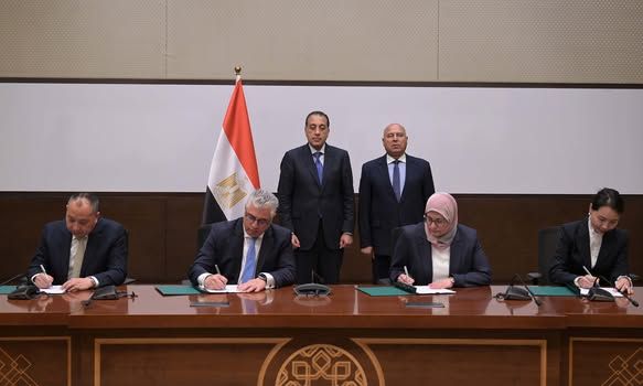 رئيس الوزراء يشهد توقيع عقد إنشاء مجمع شين فينج للصناعات…