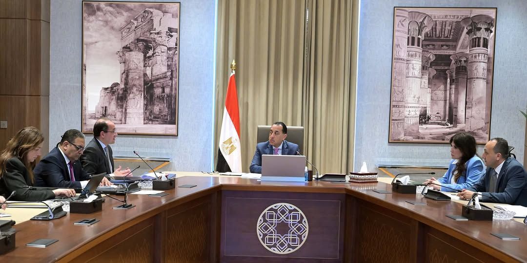 رئيس الوزراء يتابع مع وزير المالية توفير الاعتمادات اللازمة…