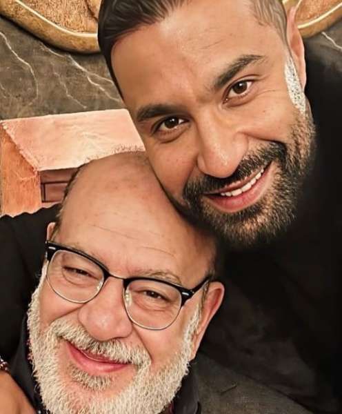 شاهد..صلاح عبدالله يعلق على صورته الجديدة