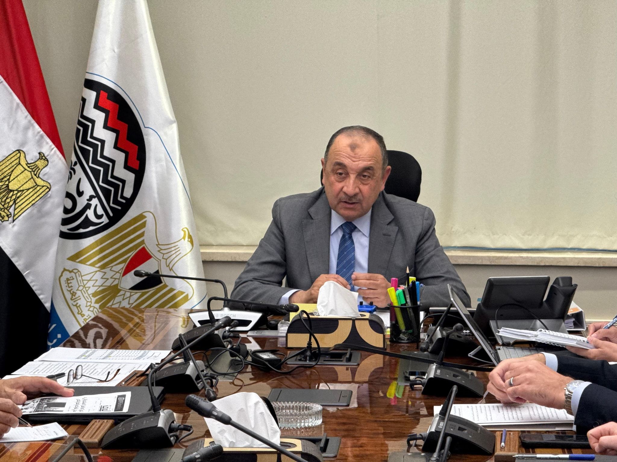 وزير قطاع الأعمال يعقد اجتماعا لمتابعة إجراءات الاستغلال…