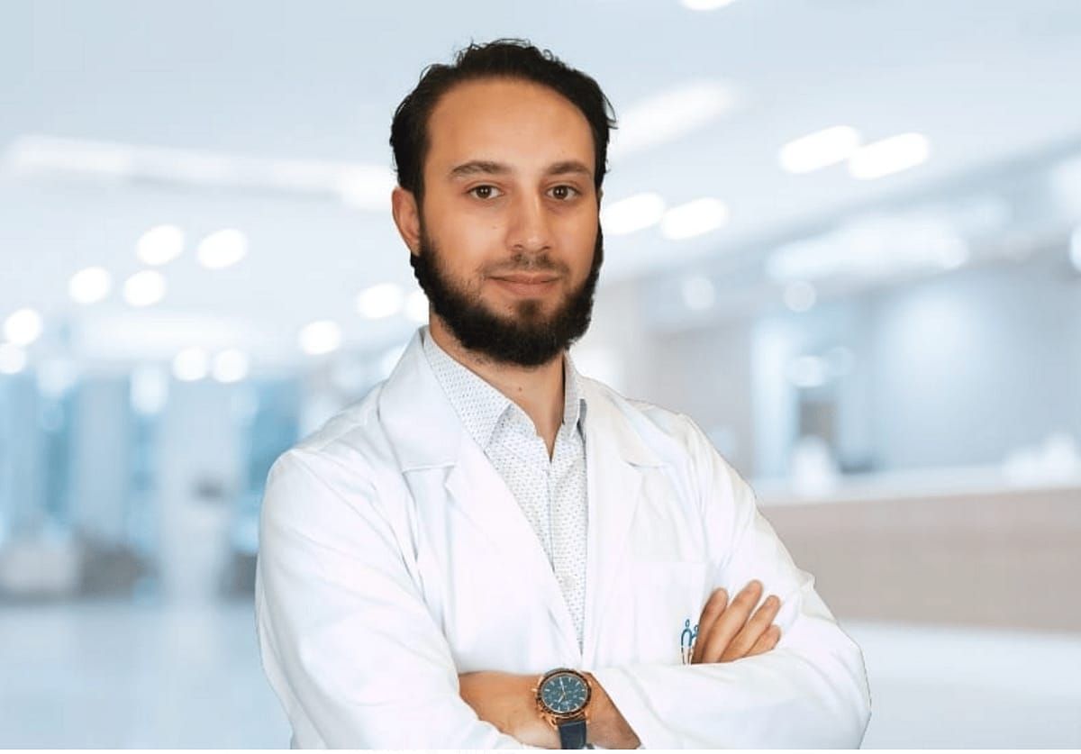 التوتر وكثرة الكافيين أحد أسبابه: خفقان القلب.. متى يكون خطيرًا وكيف نعالجه؟