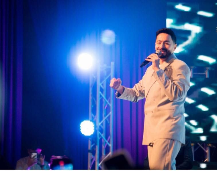 حفل جماهيري حاشد للنجم حمادة هلال على مسرح البالون في احتفالية عيد...