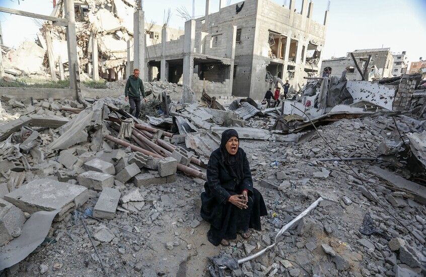 مقتل 44 فلسطينيا في غزة منذ فجر اليوم والجيش الإسرائيلي يصدر تحذيرا...