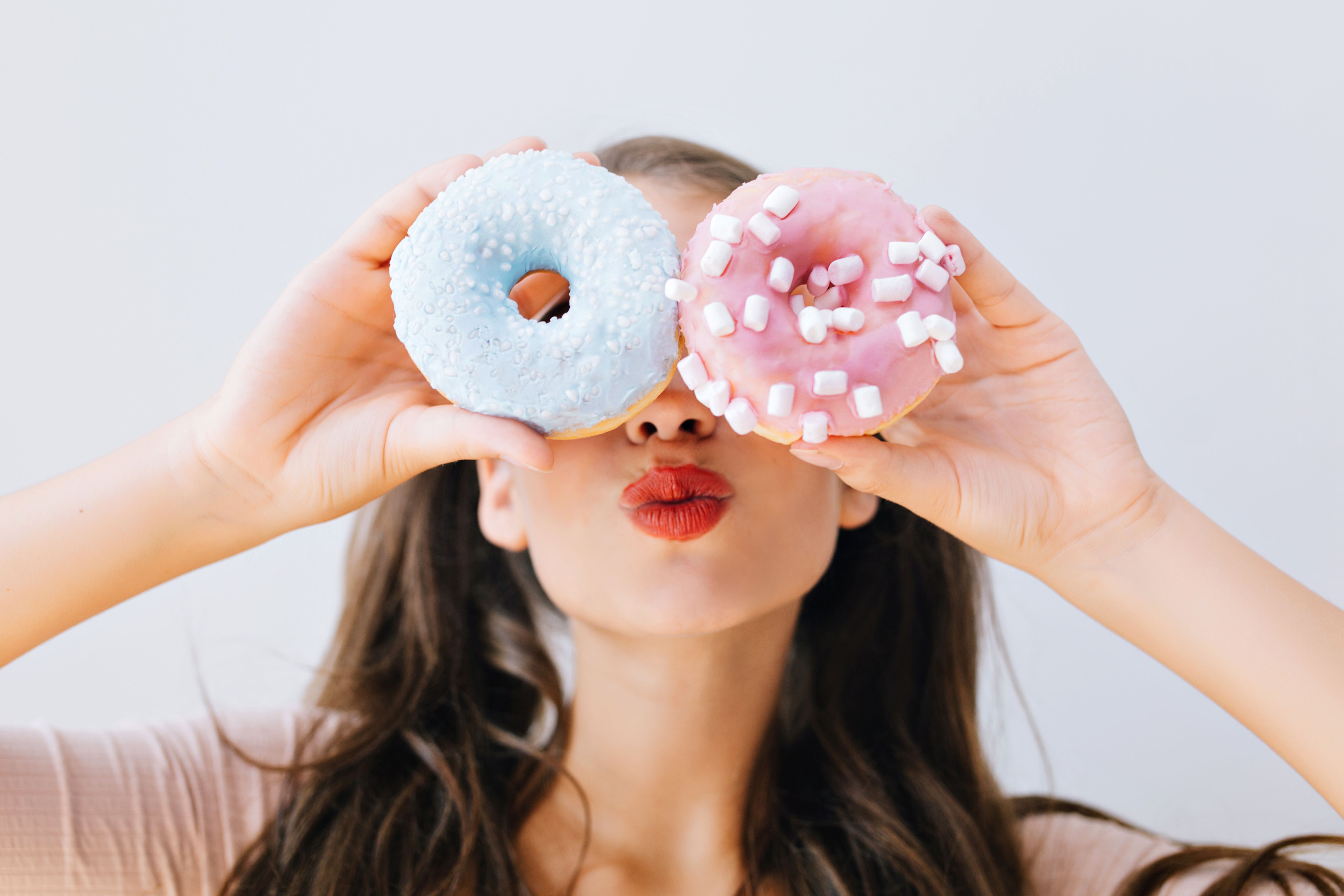 أطعمة ترفع مستويات سكر الدم في العيد .. المخبوزات على رأس القائمة!