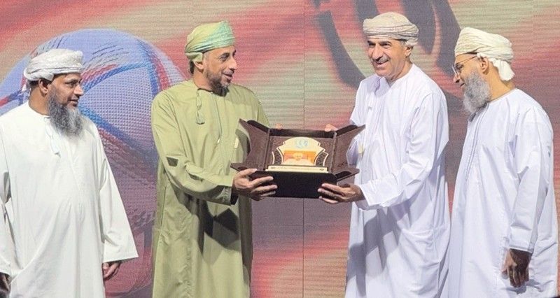 محافظ جنوب الباطنة يكرم المجيدين بفريق الهلال بولاية بهلاء