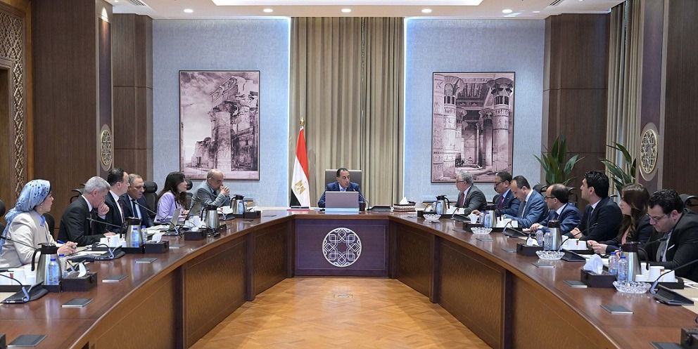 رئيس الوزراء يستعرض موقف تخصيص الأراضي لمشروعات إنتاج…