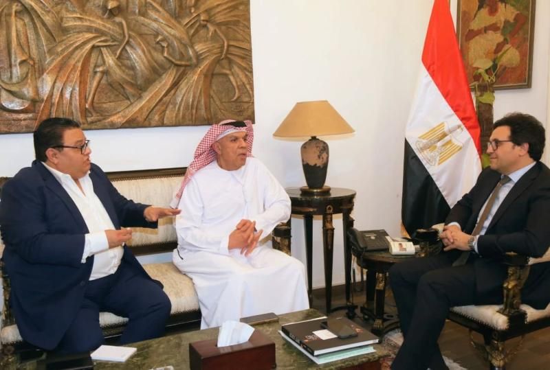 استعدادًا لاستضافة الدورة الـ16 من مهرجان المسرح العربي: وزير الثقافة يعقد اجتماعًا...