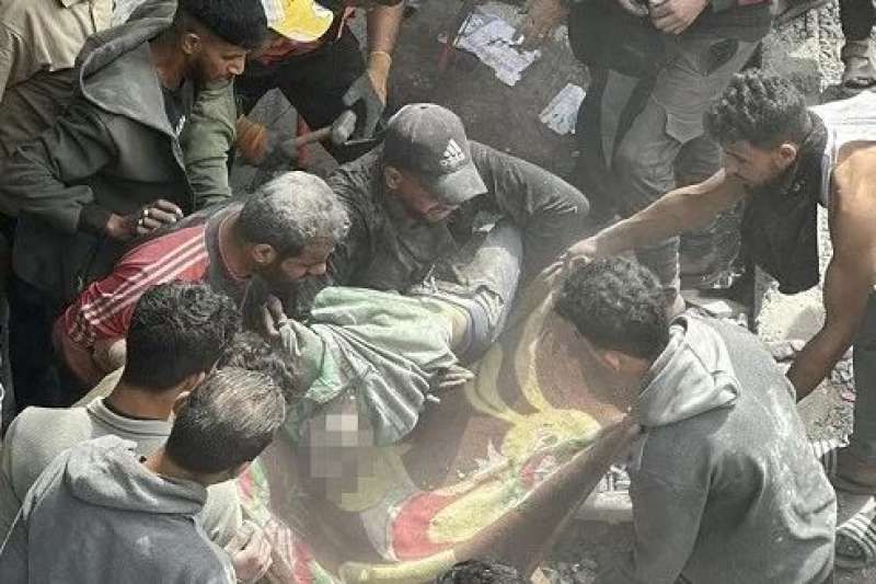 شهداء وجرحي جراء استهداف جيش الاحتلال منطقة سكنية بـ”الشجاعية”