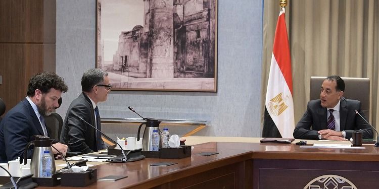 الحكومة تبحث مع أمازون العالمية زيادة استثماراتها في مصر