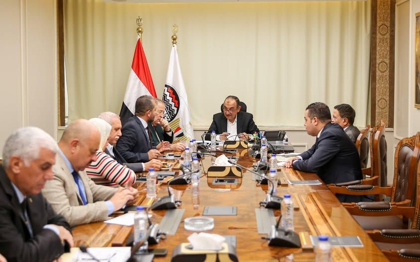 وزير قطاع الأعمال: منفتحون على مقترحات الشراكة البناءة مع…