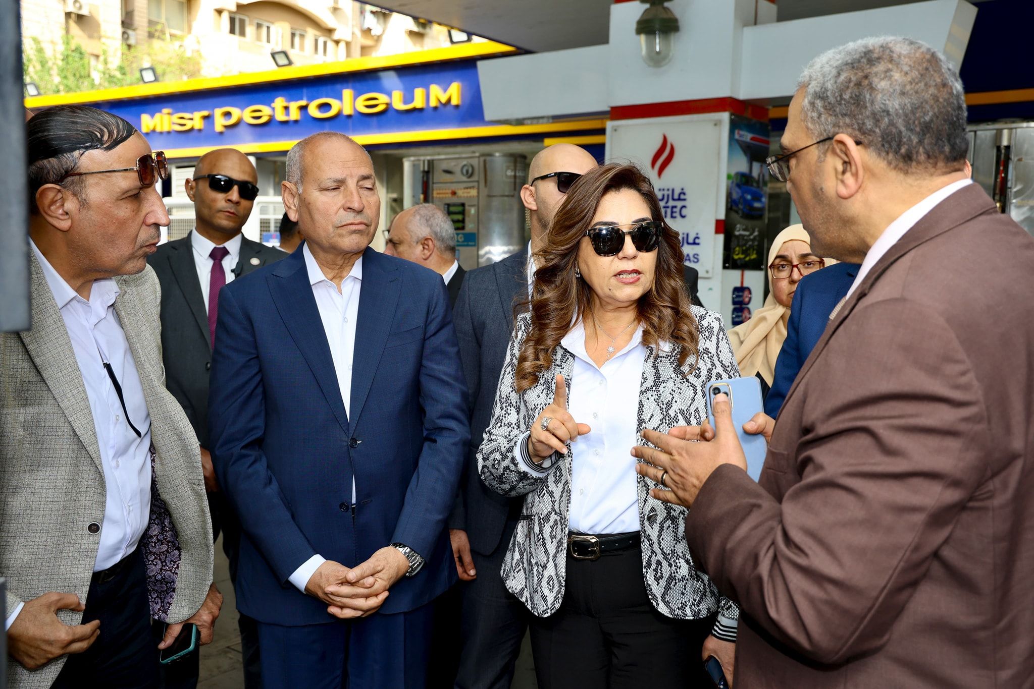 وزيرة التنمية المحلية ومحافظ القاهرة يتفقدان موقفي عبدالمنعم…