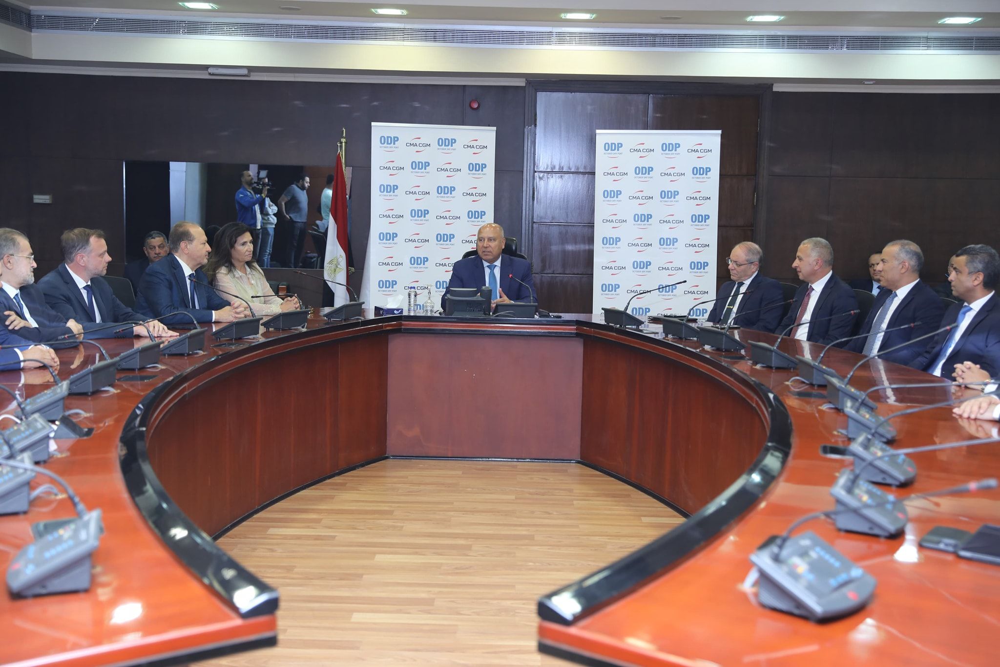 وزير النقل يشهد توقيع شراكة استراتيجية بين شركة CMA CGM…