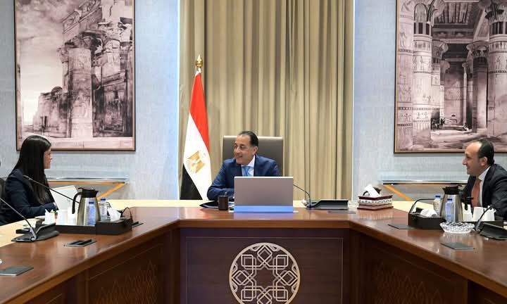 مدبولي يتابع مع وزيرة التخطيط عددا من ملفات العمل