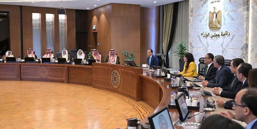 رئيس الوزراء يبحث مع وفد سعودي فرص تعزيز التعاون المشترك