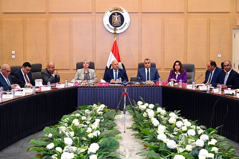 وزير الصناعة: ضخ استثمارات جديدة لاستغلال مخلفات القصب في…