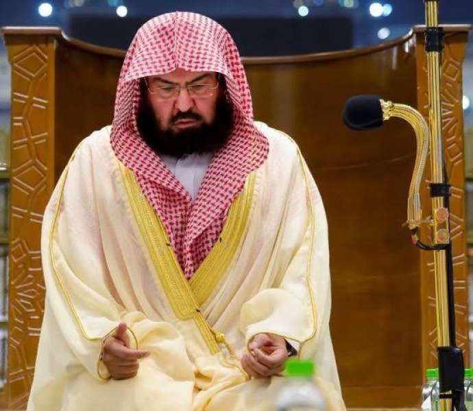 بقيادة الشيخ عبد الرحمن السديس.. الحرم المكي يبث درس علمي مباشر في...