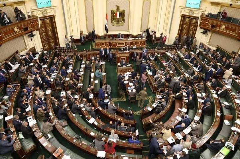 مجلس النواب يواصل مناقشة مشروع القانون بحضور وزير الشئون النيابية ووزير العمل