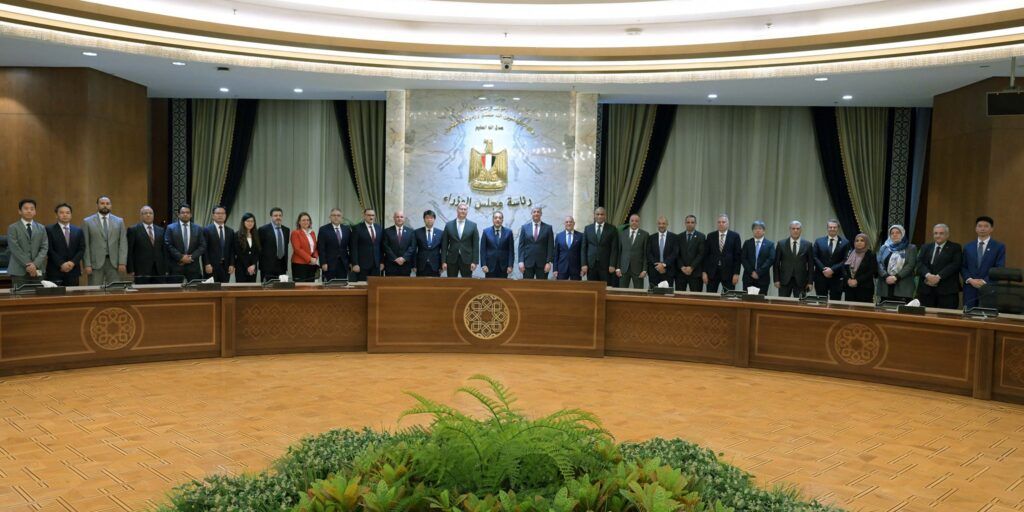 توقيع عقود تنفيذ تصميمات المرحلة الأولى من مشروع مجمع البحر…