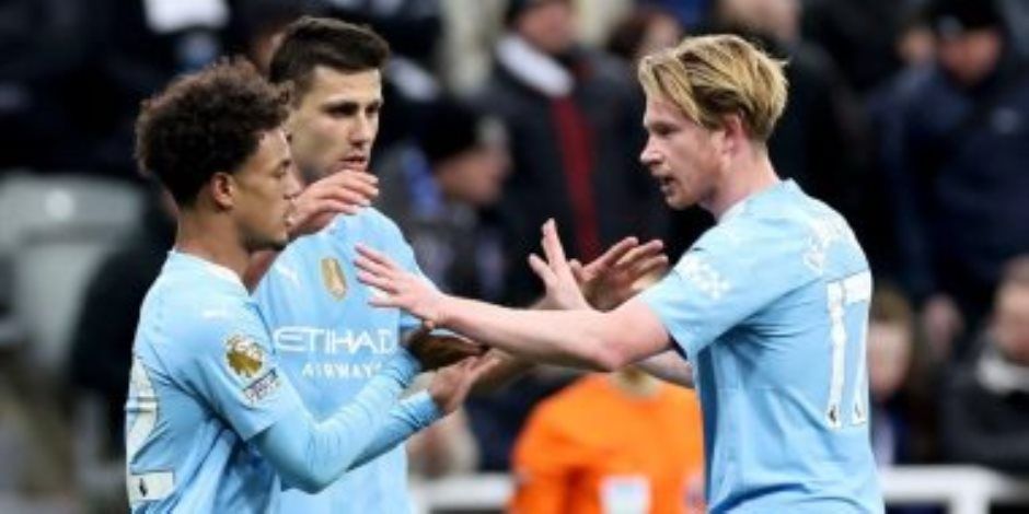 مان سيتي ضد أستون فيلا..  انتهاء الشوط الأول بالتعادل 1-1 ومرموش يصنع الهدف