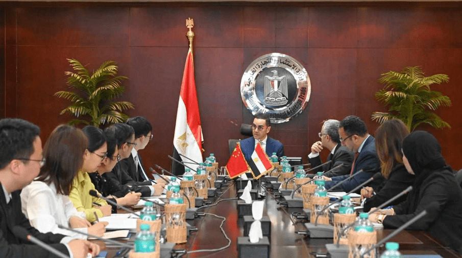 الخطيب يدعو الشركات الصينية لتوسيع التعاون في صناعات…