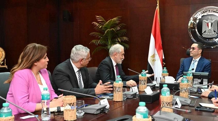 يونيلفر تؤكد التزامها بتعزيز استثماراتها في مصر وتوسيع…