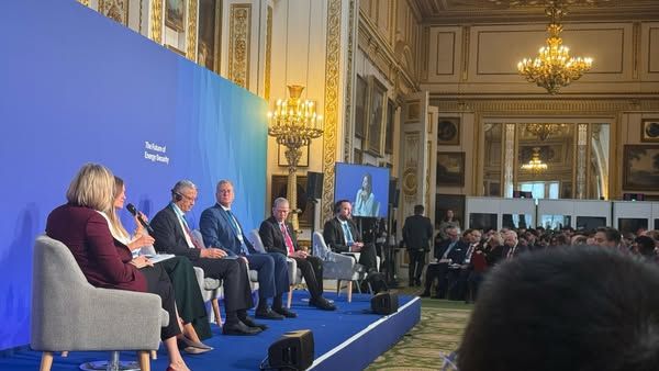 وزير البترول: نسعى لرفع نسبة الطاقات المتجددة في مزيج الطاقة…