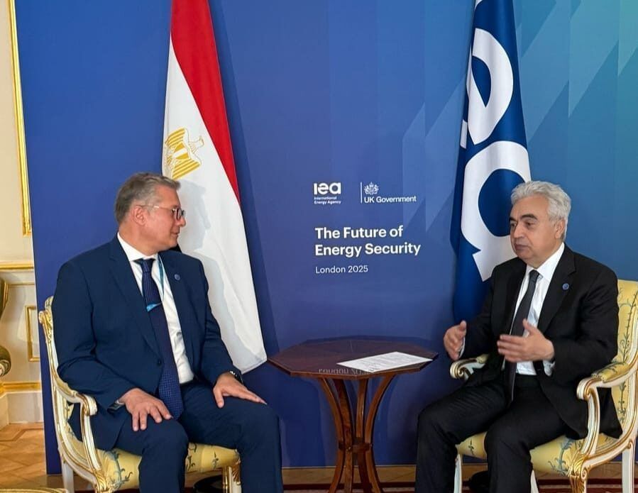 وزير البترول يبحث مع المدير التنفيذي لوكالة الطاقة الدولية…