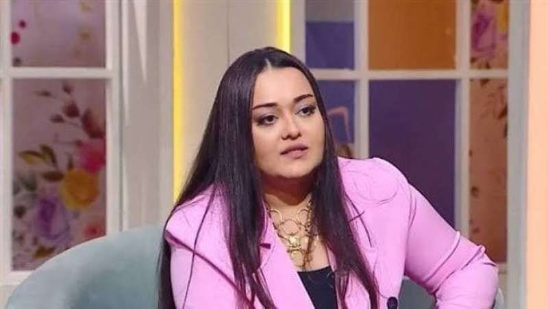 راندا البحيري تصاب بالتسمم بعد تناول وجبة من محلات بلبن فرع أبو...