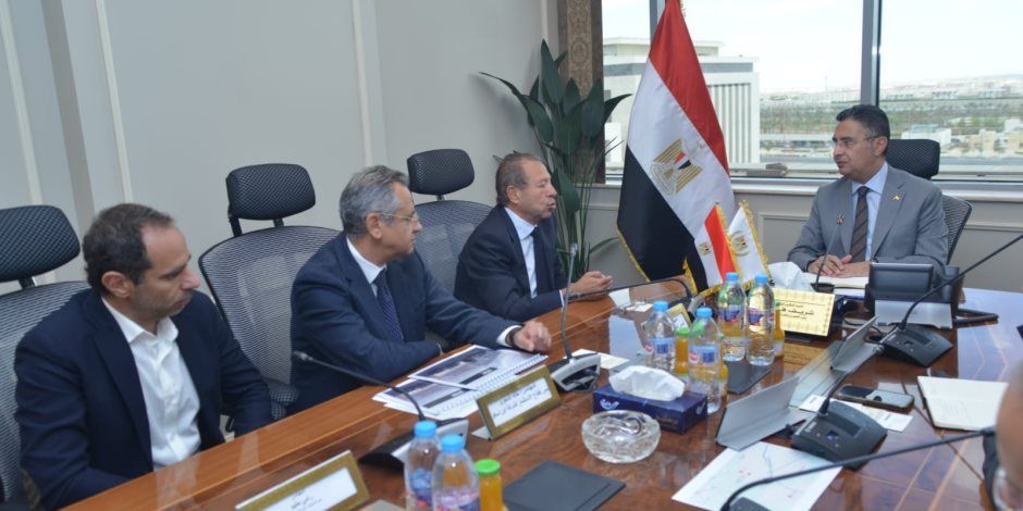 وزير التموين يتابع مع شركة أوراسكوم للإنشاءات الموقف التنفيذي لإنشاء المخزن الاستراتيجي بالفيوم