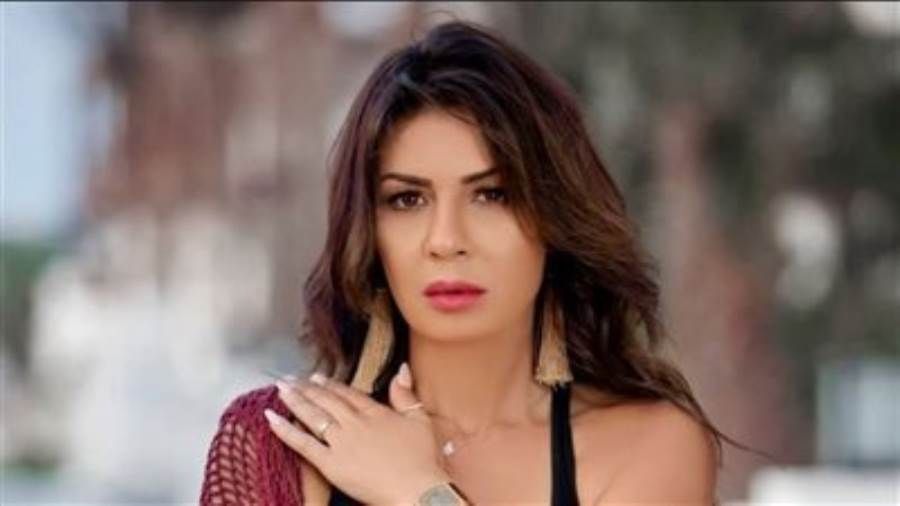 نجلاء بدر توثّق لحظات إجرائها عملية تجميل.. فيديو وثقت الفنانة نجلاء بدر عبر فيديو انتشر على تطبيق تيك توك لحظات خضوعها لعملية تجميل في وجهها ما أثار جدلا إقرأ المزيد