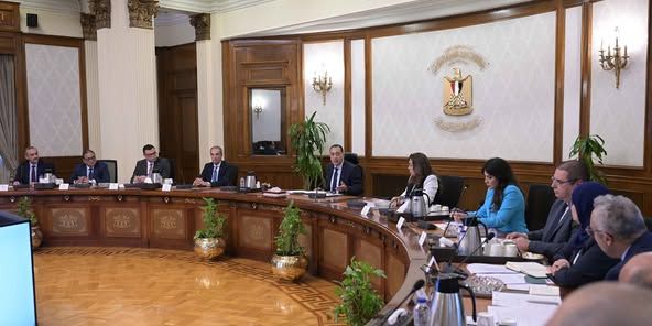 رئيس الوزراء يتابع إجراءات تيسير الحصول على التراخيص…