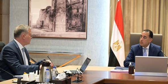 رئيس الوزراء: الدولة مهتمة بقطاع البترول وإتاحة المحفزات…