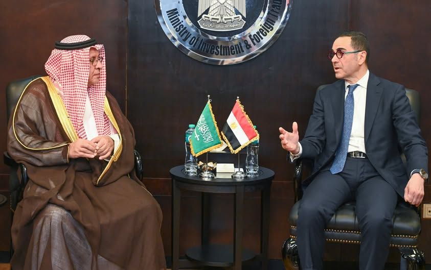 الخطيب يناقش مع أمين المجلس التنسيقي المصري السعودي تسهيل…