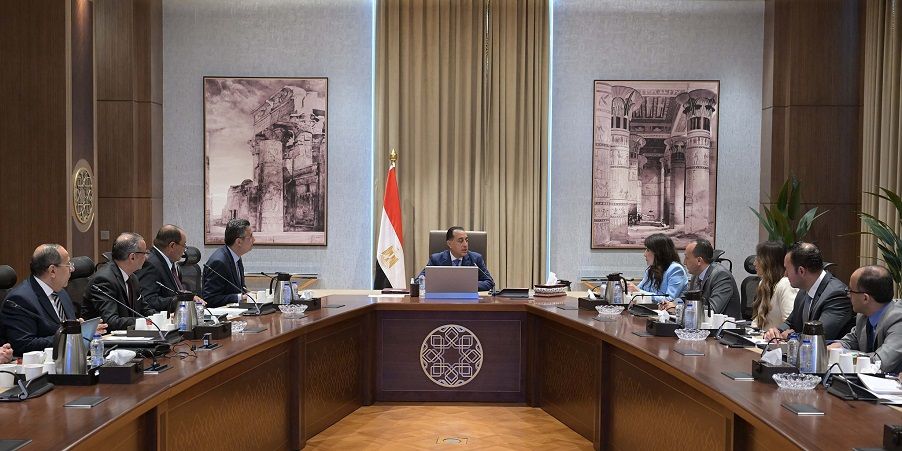 الحكومة تؤكد انخفاض أسعار بعض السلع وتوافرها في الأسواق