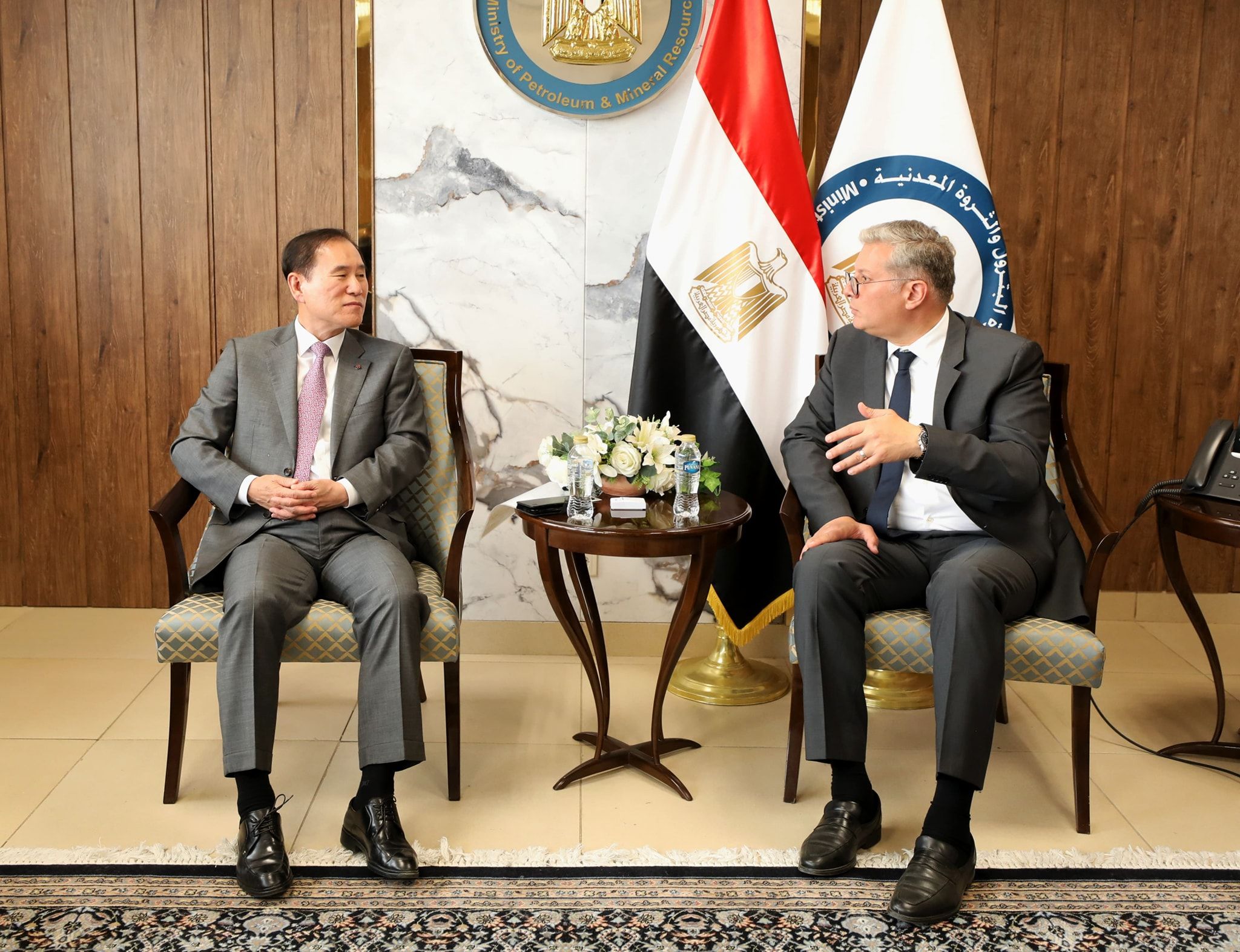 وزير البترول يبحث مع رئيس مؤسسة البترول الوطنية الكورية…