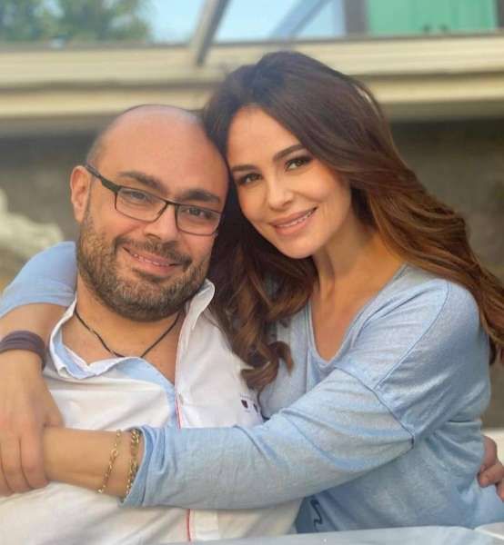 الفنانون يشيعون جنازة زوج كارول سماحة ... فمن هو زوجها؟