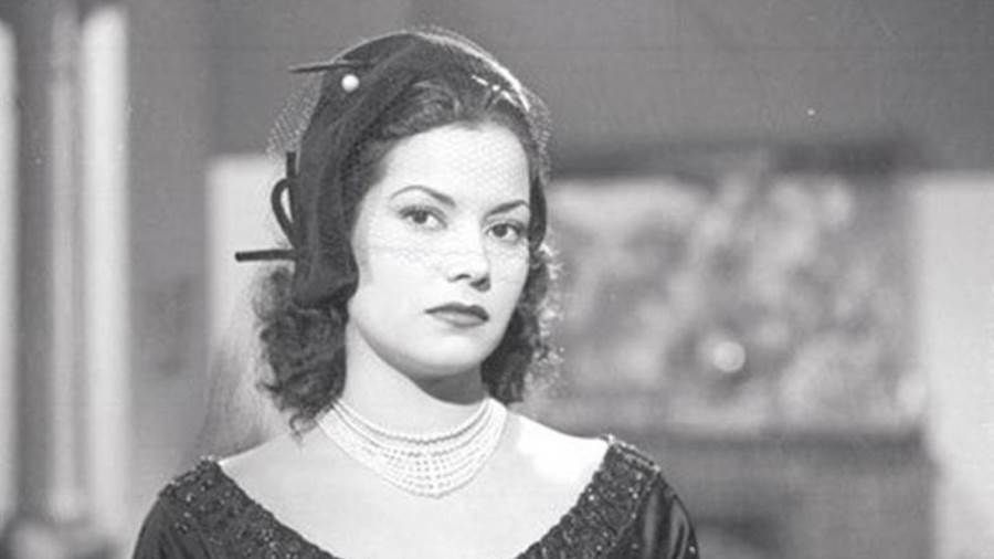 فنانون غيروا أسماءهم من أجل الفن عدد كبير من النجوم غيروا أسماءهم الحقيقية لدخول عالم الشهرة والفن.فمنذ انطلاقتهم في عالم الفن غيروا أسماءهم و إقرأ المزيد