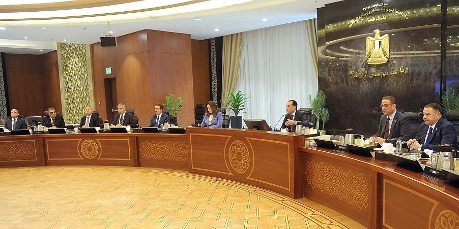 رئيس الوزراء يكلف بالتنسيق بين المحافظين ومديري الأمن في ملف…