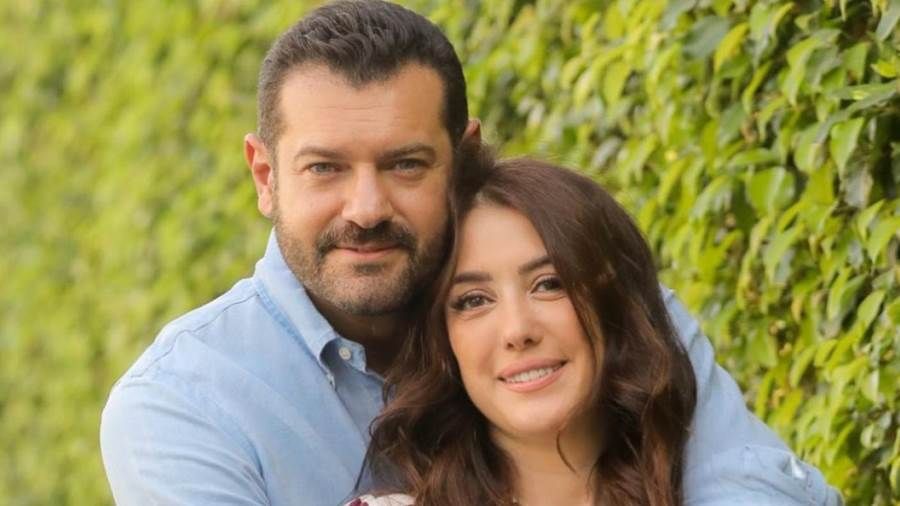 عمرو يوسف يحتفل بتكريم كندة علوش في مهرجان أسوان الدولي لأفلام المرأة نشر الفنان عمرو يوسف صورة لزوجته كندة علوش لحظة تكريمها على مسرح حفل الافتتاح على ستوري التابع لحسابه الرسم إقرأ المزيد