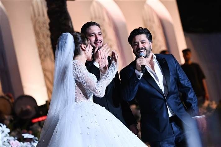 نجوم الفن في حفل زفاف رنا رئيس احتفلت الفنانة رنا رئيس بزفافها مساء الاثنين 5 مايو داخل أحد فنادق القاهرة الشهيرة.حرص عدد كبير من نجوم الفن إقرأ المزيد