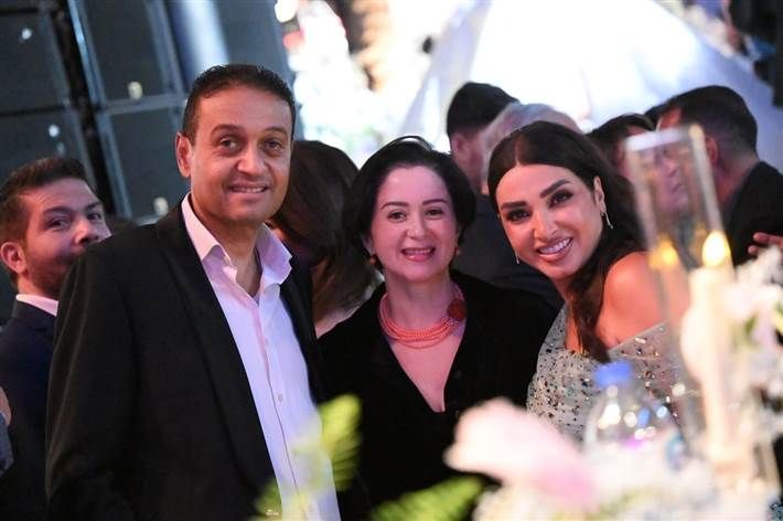 نجوم الفن في حفل زفاف رنا رئيس احتفلت الفنانة رنا رئيس بزفافها مساء الاثنين 5 مايو داخل أحد فنادق القاهرة الشهيرة.حرص عدد كبير من نجوم الفن إقرأ المزيد