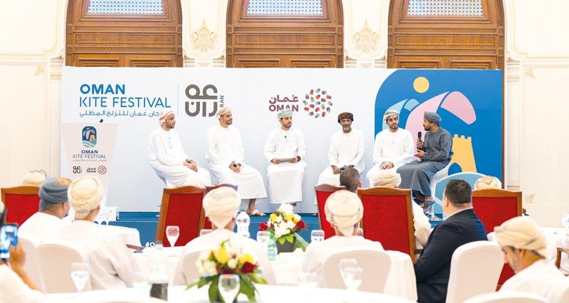 مجموعة عمران تطلق مهرجان عمان للتزلج المظلي 2025