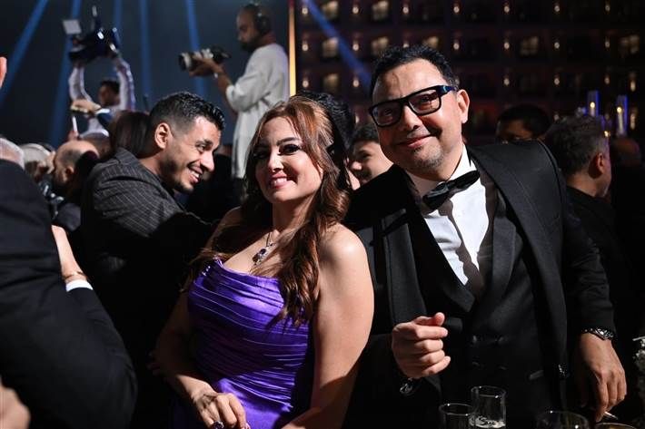 نجوم الفن في حفل زفاف رنا رئيس احتفلت الفنانة رنا رئيس بزفافها مساء الاثنين 5 مايو داخل أحد فنادق القاهرة الشهيرة.حرص عدد كبير من نجوم الفن إقرأ المزيد