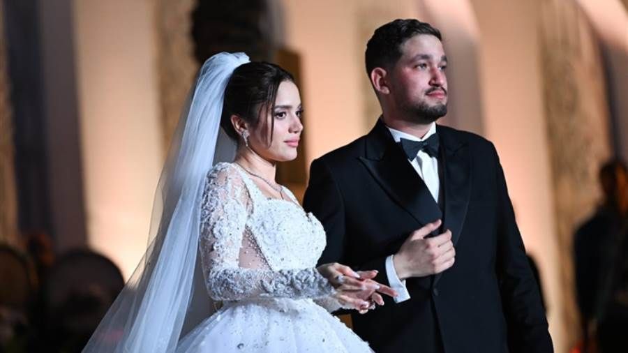 نجوم الفن في حفل زفاف رنا رئيس احتفلت الفنانة رنا رئيس بزفافها مساء الاثنين 5 مايو داخل أحد فنادق القاهرة الشهيرة.حرص عدد كبير من نجوم الفن إقرأ المزيد