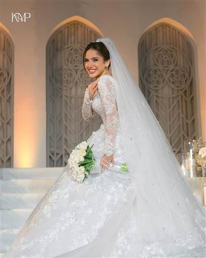 رنا رئيس تخطف الأنظار بإطلالتها في حفل زفافها احتفلت الفنانة الشابة رنا رئيس مساء الإثنين 5 مايو بزفافها وذلك بعد احتفالها بعقد قرانها في مارس الماضي.وشار إقرأ المزيد