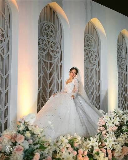 رنا رئيس تخطف الأنظار بإطلالتها في حفل زفافها احتفلت الفنانة الشابة رنا رئيس مساء الإثنين 5 مايو بزفافها وذلك بعد احتفالها بعقد قرانها في مارس الماضي.وشار إقرأ المزيد