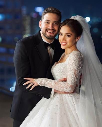 رنا رئيس تخطف الأنظار بإطلالتها في حفل زفافها احتفلت الفنانة الشابة رنا رئيس مساء الإثنين 5 مايو بزفافها وذلك بعد احتفالها بعقد قرانها في مارس الماضي.وشار إقرأ المزيد