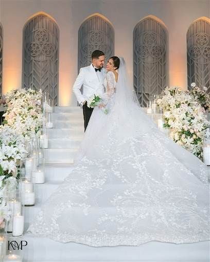 رنا رئيس تخطف الأنظار بإطلالتها في حفل زفافها احتفلت الفنانة الشابة رنا رئيس مساء الإثنين 5 مايو بزفافها وذلك بعد احتفالها بعقد قرانها في مارس الماضي.وشار إقرأ المزيد