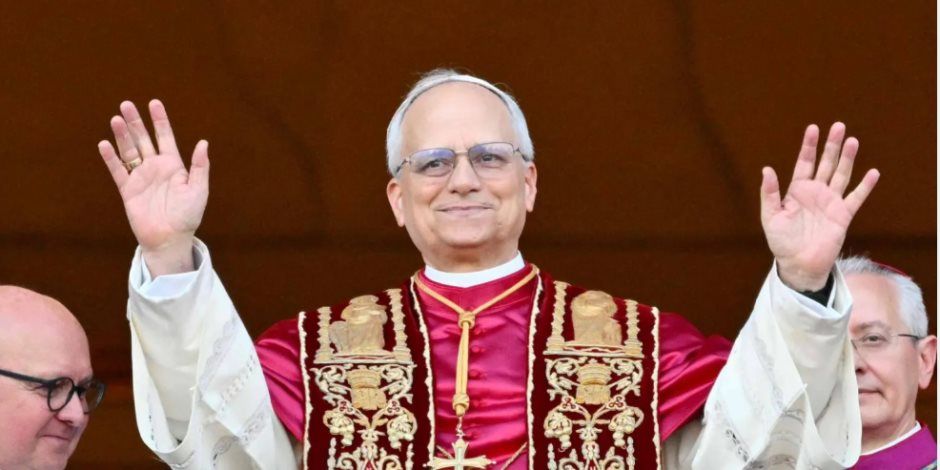 أول صورة لبابا الفاتيكان الجديد الكاردينال الأمريكى روبرت فرنسيس بريفسوت